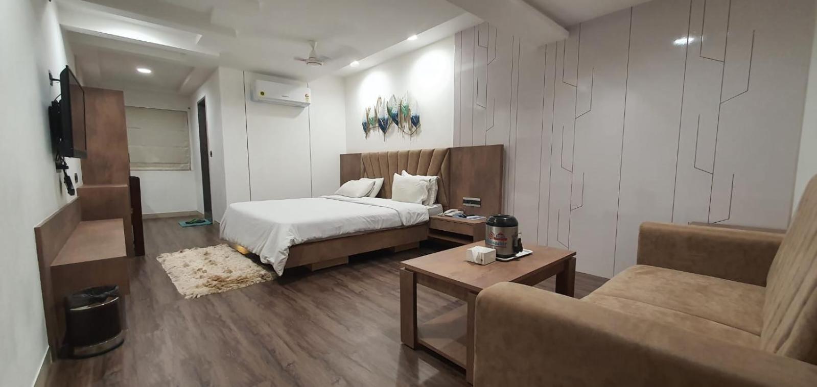 The Ambassador Hotel Vadodara Luaran gambar