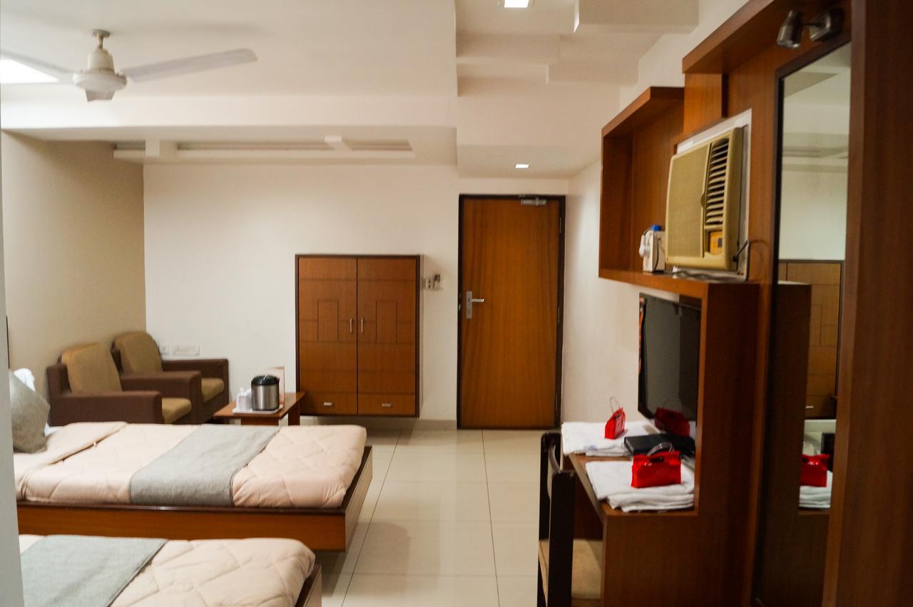 The Ambassador Hotel Vadodara Luaran gambar