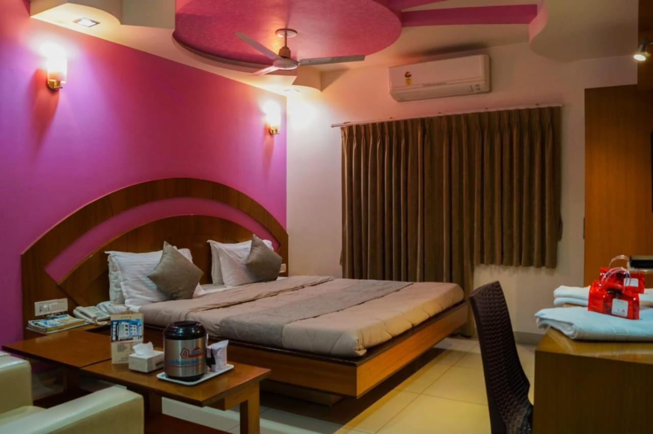 The Ambassador Hotel Vadodara Luaran gambar